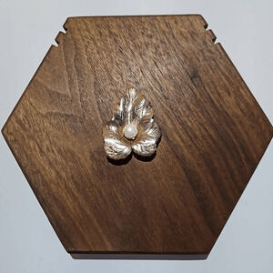 Vintage Sarah Coventry Gold Lead Brooch with Pearl